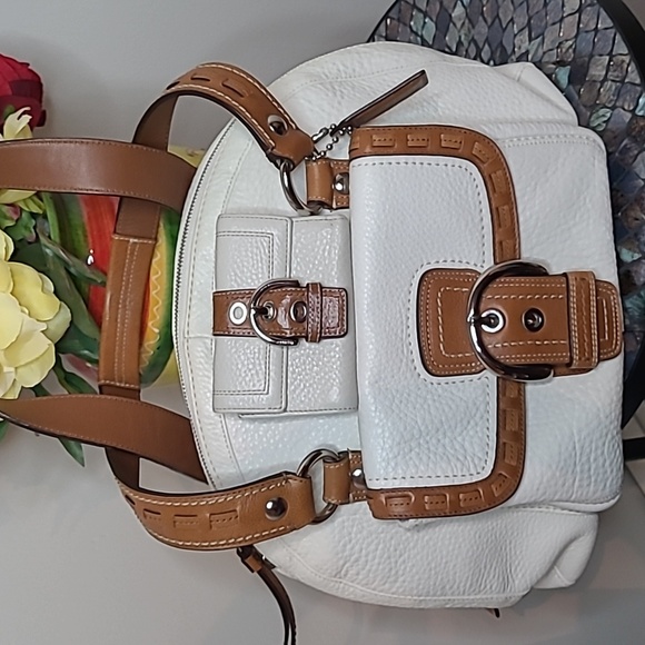 Authentic Coach Hanbag (Vintage) - Picture 2 of 16